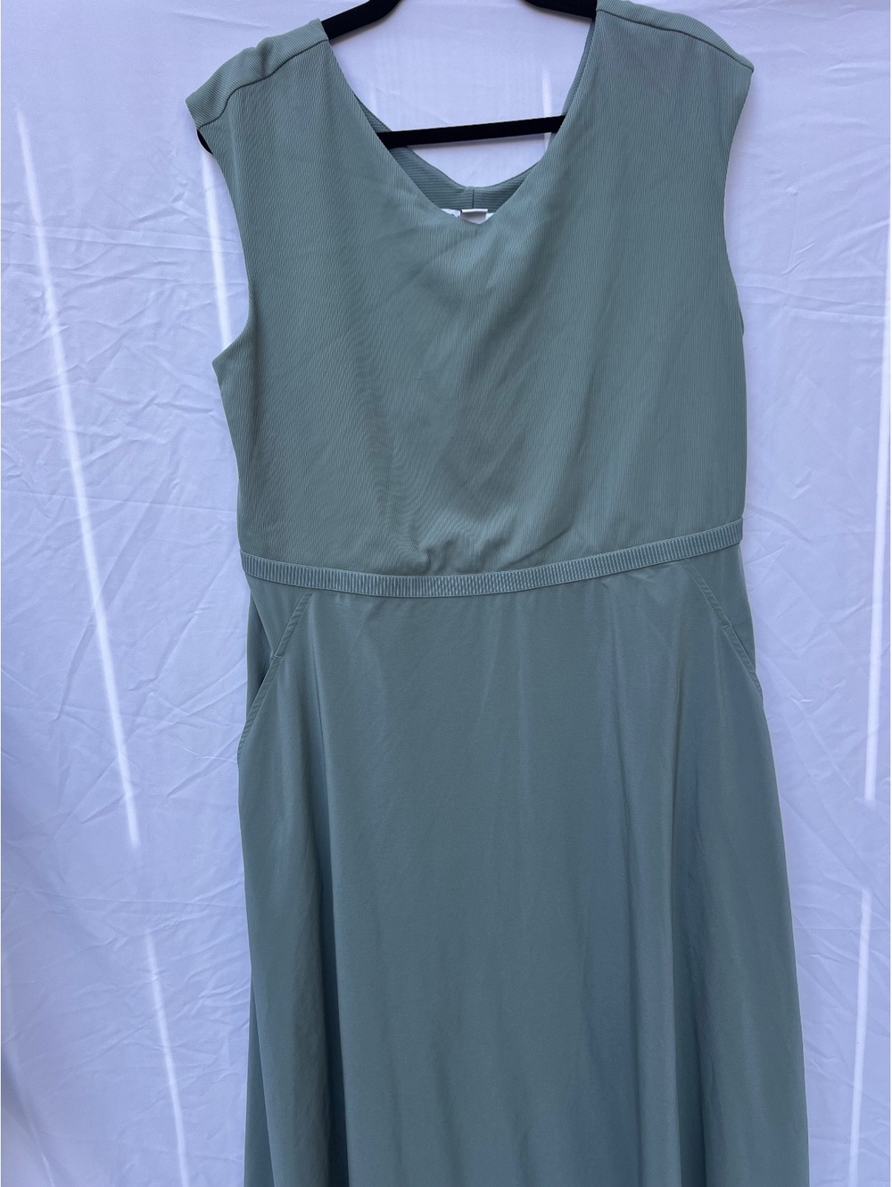 Athleta Ryder Dress 1X Sage Green Open Back Cutout Midi Performance Dress